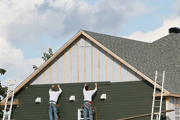 Professional Vinyl Siding technician working in Springboro, PA